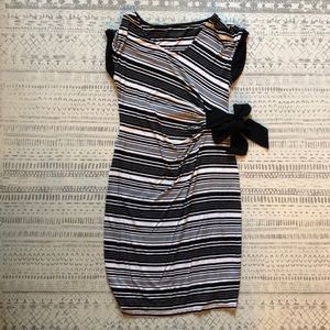 Striped fitted maternity dress